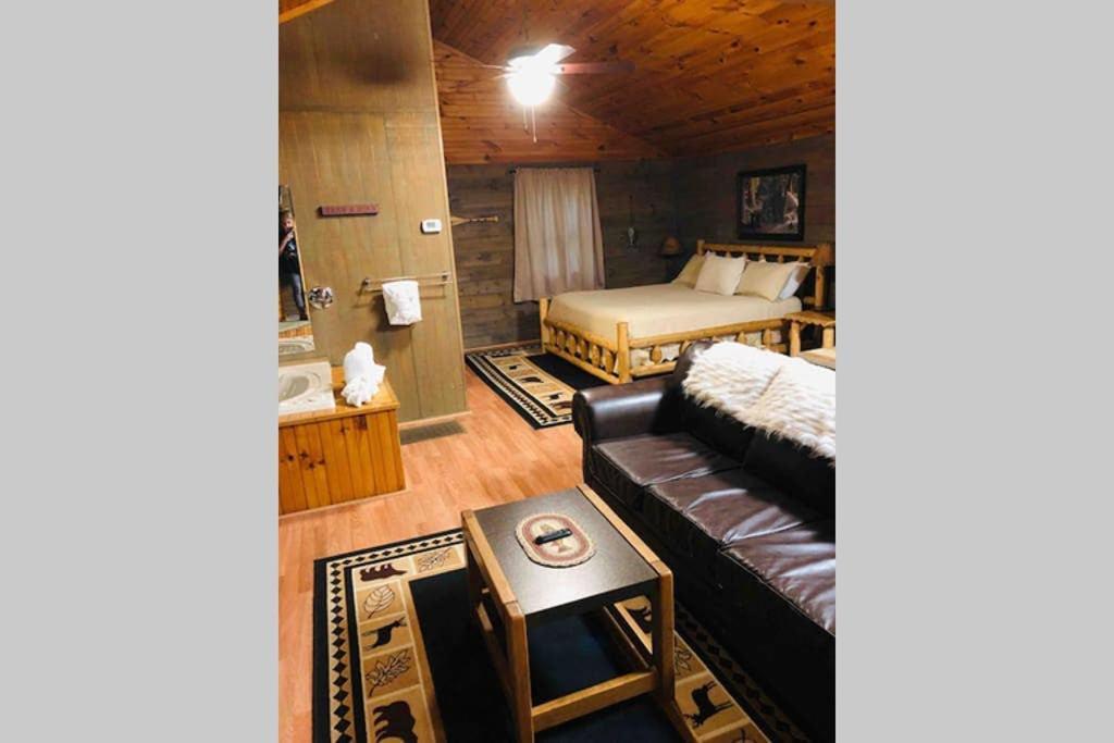 The Fishing Hole Cabin - Sage Vacations Гатлинбург Экстерьер фото