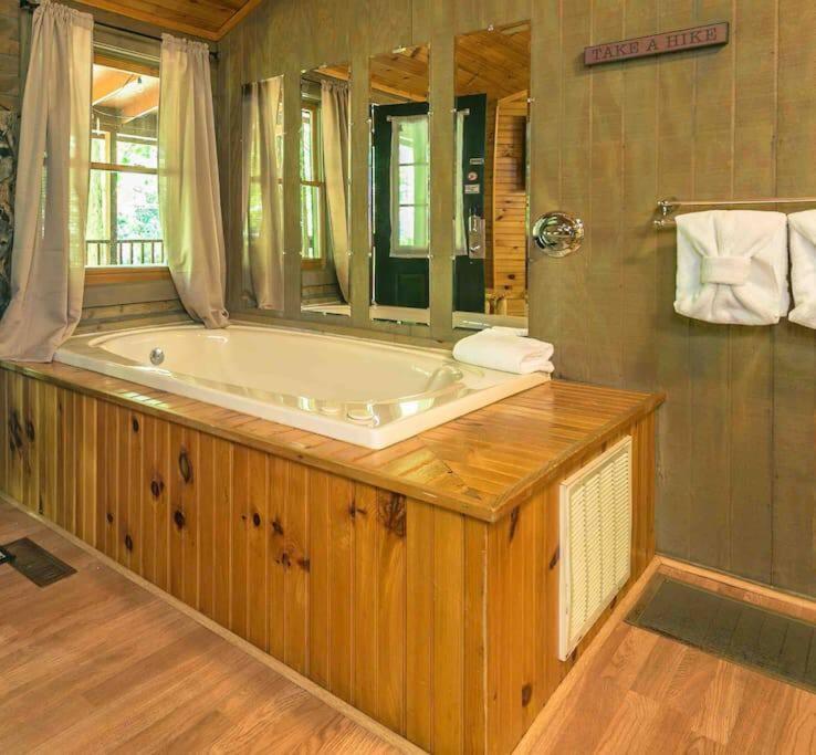 The Fishing Hole Cabin - Sage Vacations Гатлинбург Экстерьер фото