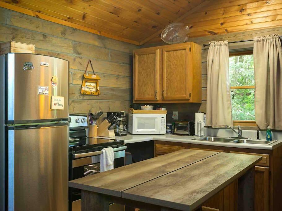 The Fishing Hole Cabin - Sage Vacations Гатлинбург Экстерьер фото